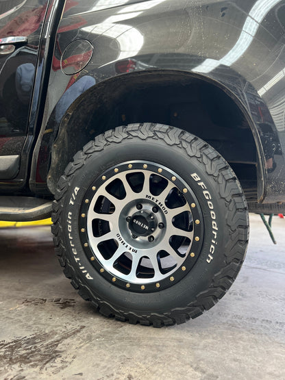 Llanta 305 Machined Black Lip 6x139.7 R18 Offset -12 mm – Method Race Wheels