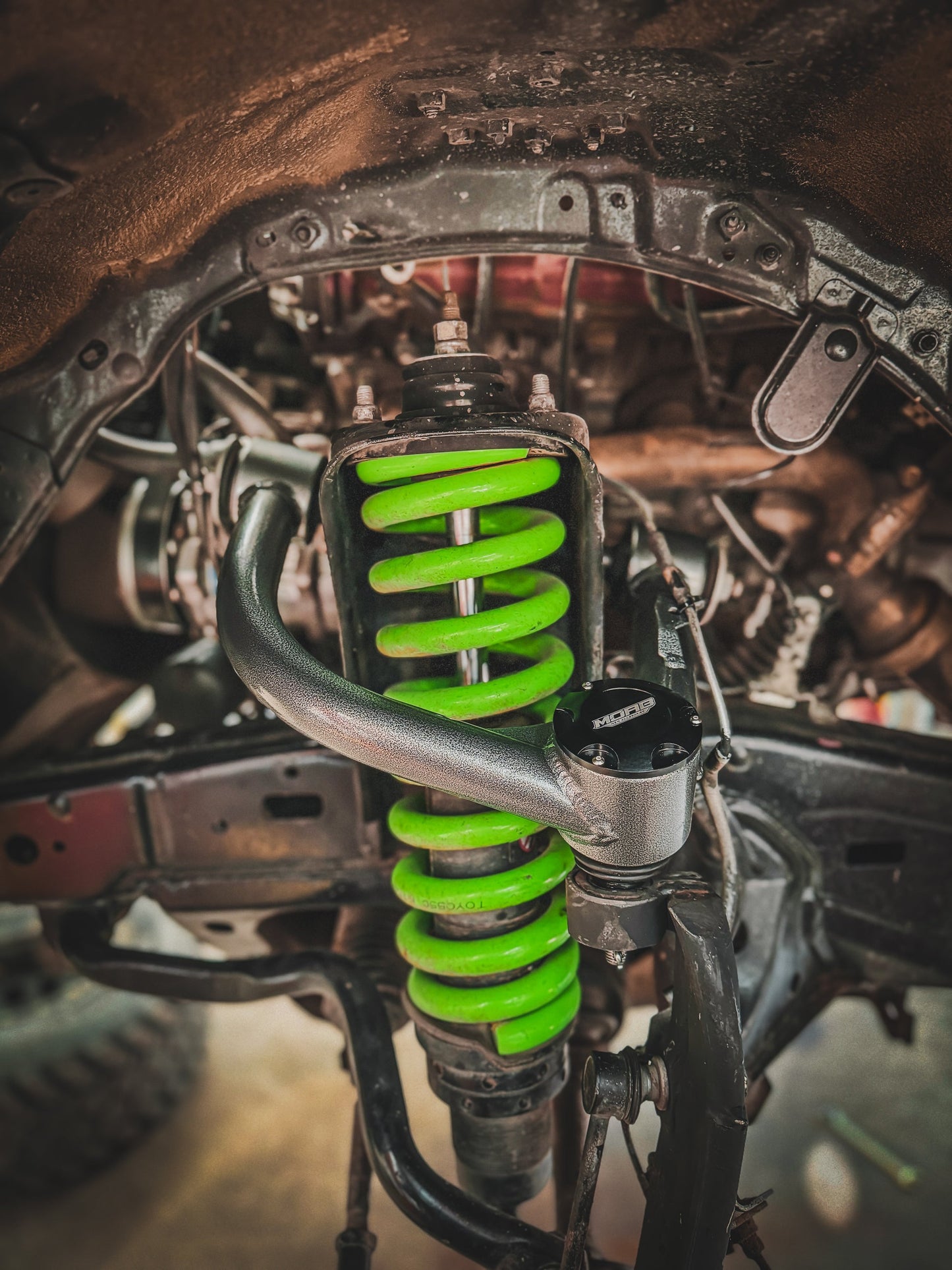 Bandejas Superiores de Suspensión para Mitsubishi L200 (2006–2022) – MOAB