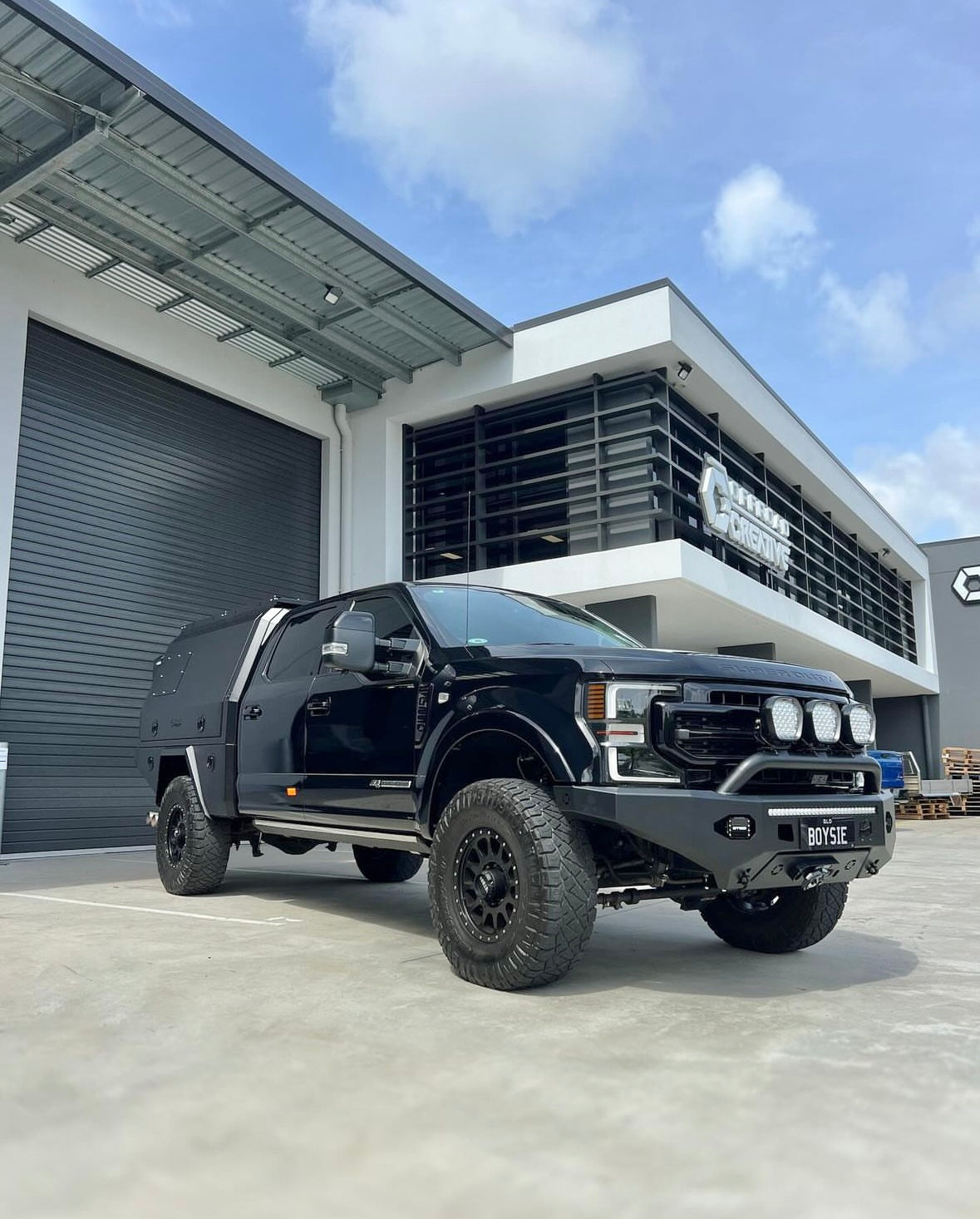 Method 305 Matte Black 18x9 6x139.7
