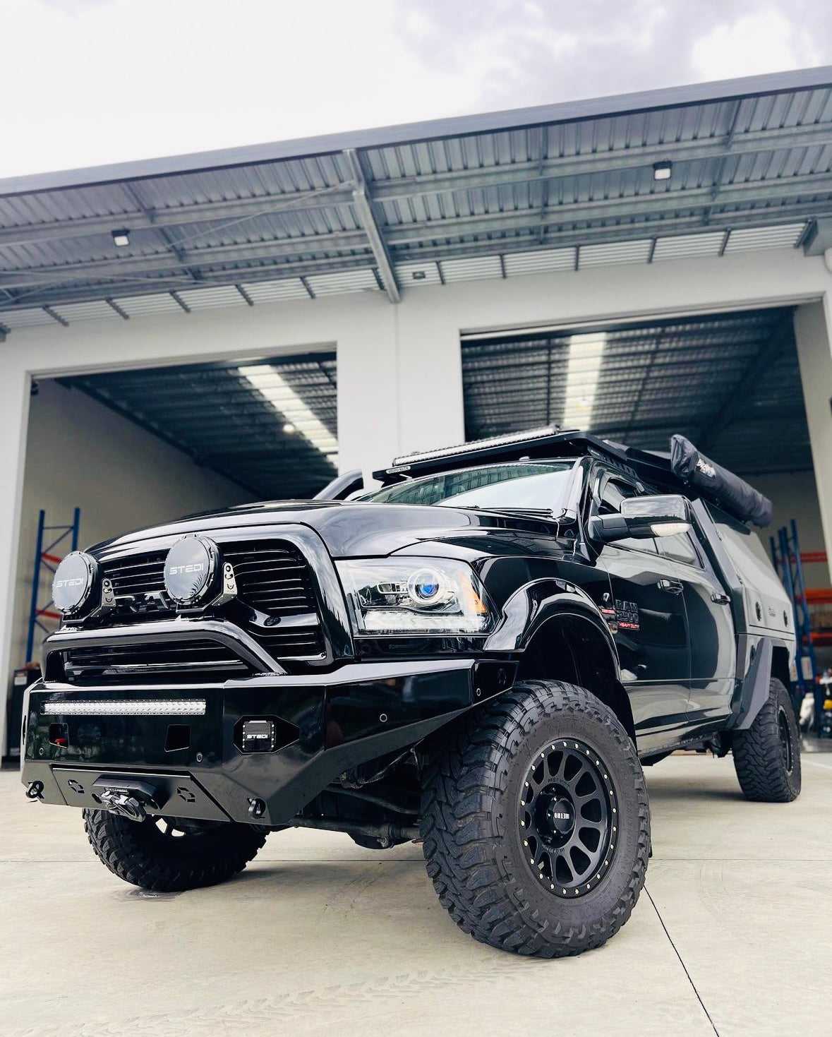 Method 305 Matte Black 18x9 6x139.7