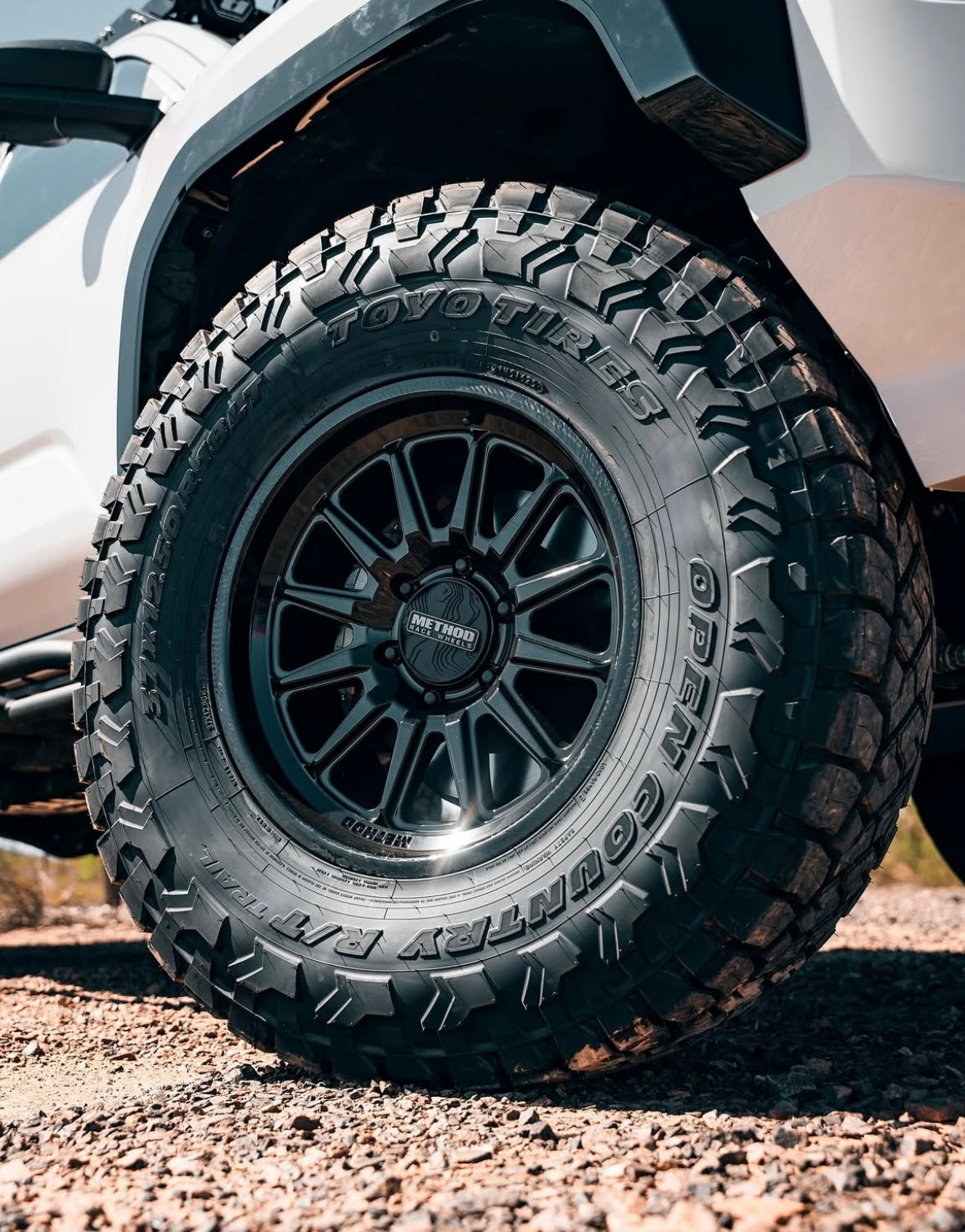 Llanta 323 Gloss Black 6x139.7 R17 Offset 0 mm – Method Race Wheels