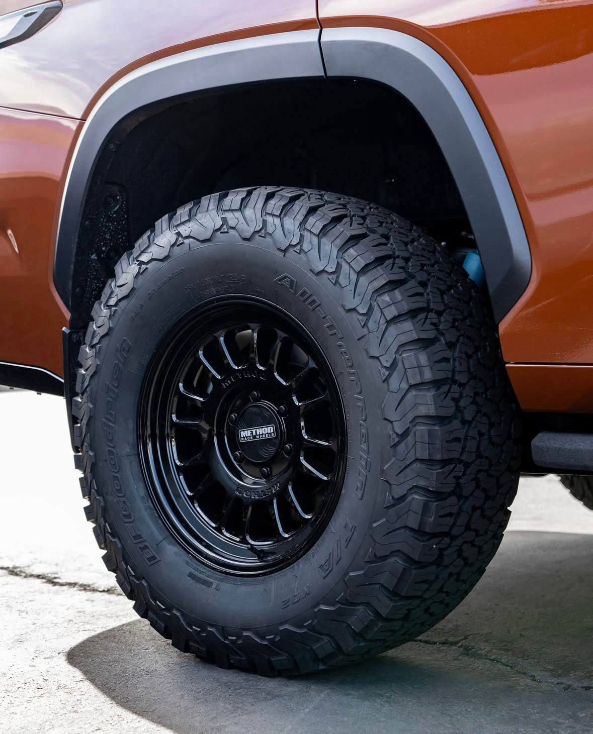 Llanta 318 Gloss Black 6x139.7 R17 Offset 0 mm – Method Race Wheels