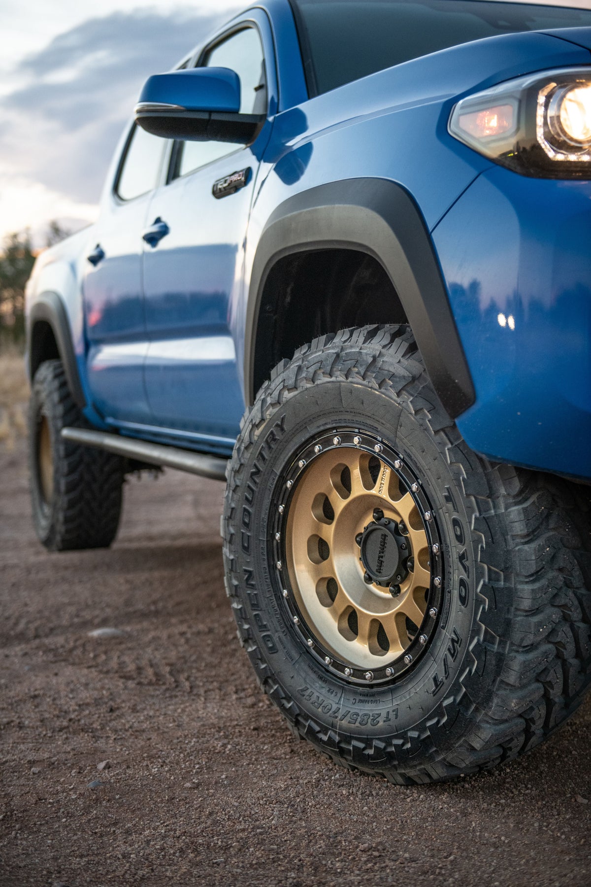 Method 315 Gold & Black Lip 17x8.5 6x139
