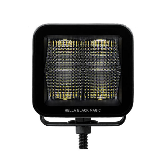 Faro LED cuadrado Hella Black Magic para iluminación OffRoad con diseño robusto y eficiente