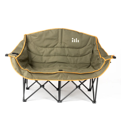 Silla de Camping Doble TRIBU en color verde con bordes naranjas y estructura plegable